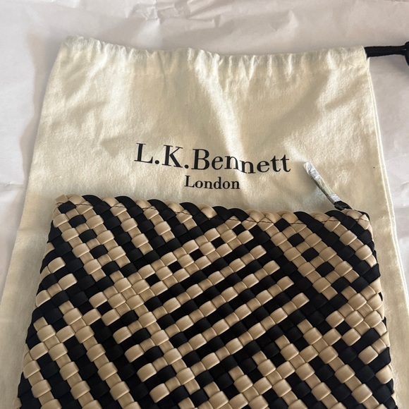 NEW Naghedi top zip Woven neoprene Black and Tan Pouch / Clutch. 10” x 7” - Picture 9 of 9